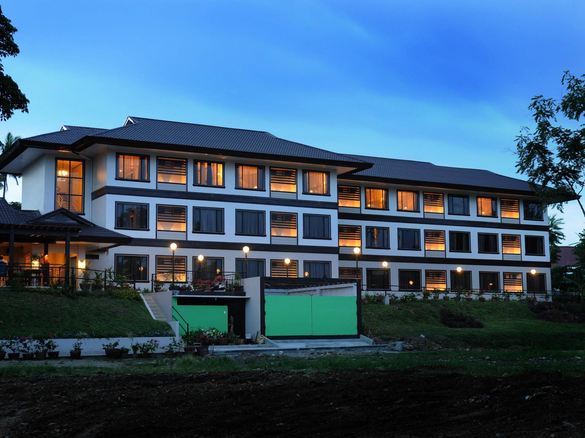 Hotel Tropika Davao Zewnętrze zdjęcie