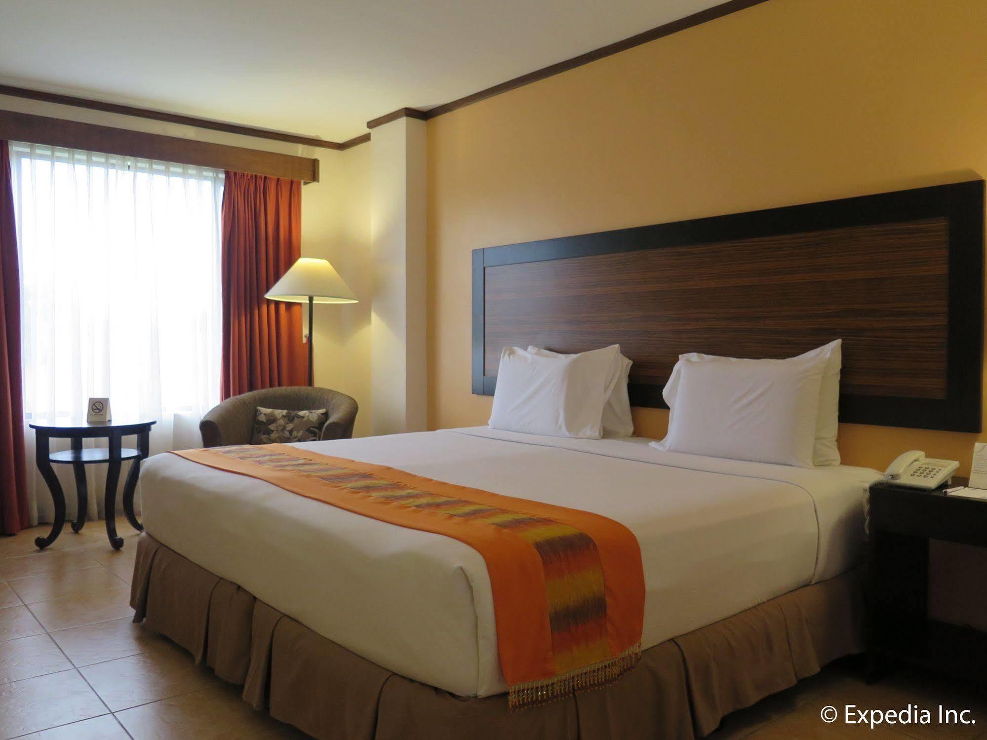 Hotel Tropika Davao Zewnętrze zdjęcie