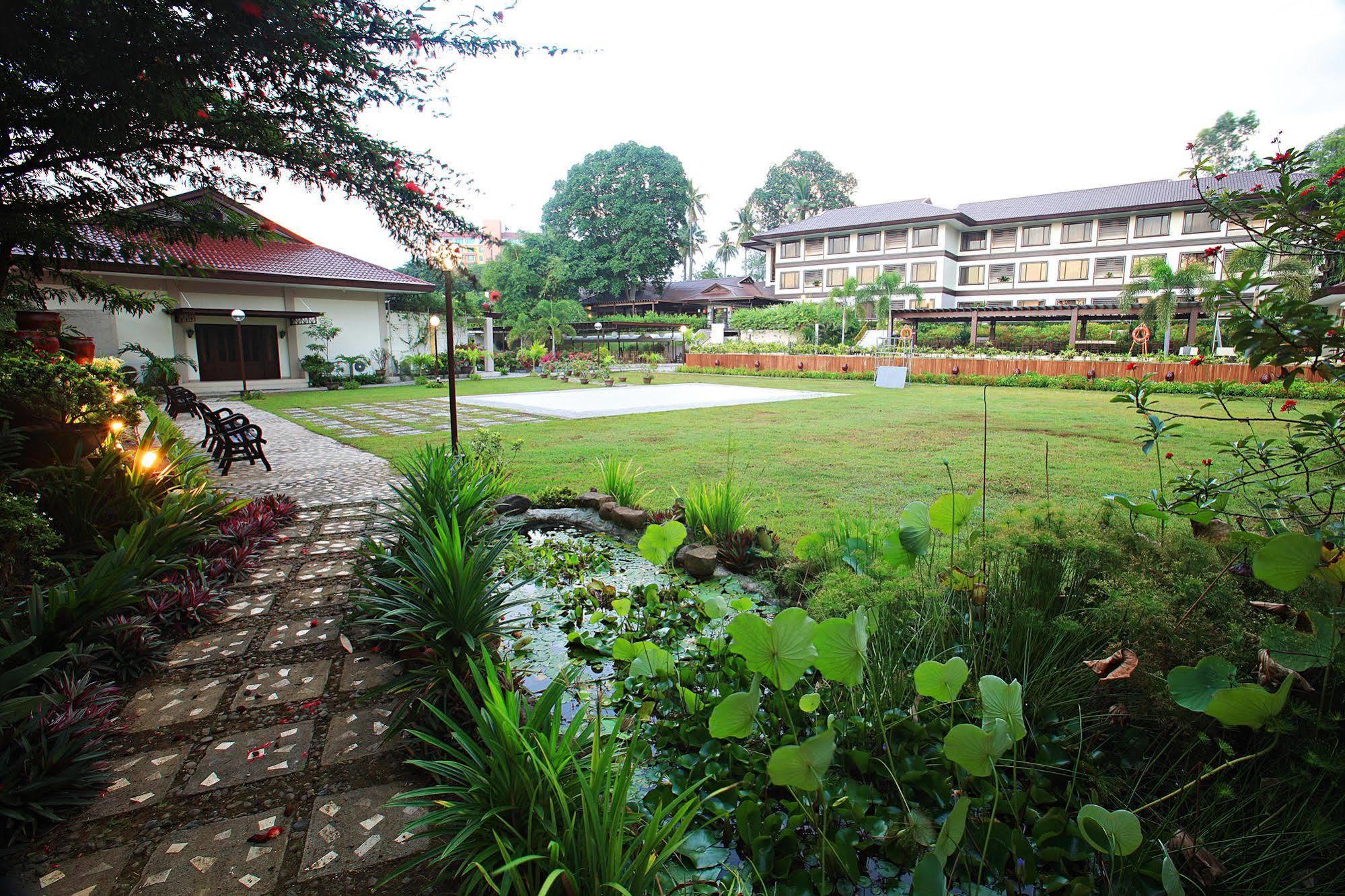 Hotel Tropika Davao Zewnętrze zdjęcie
